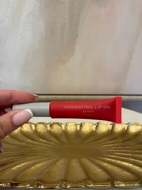 NWOT Hydrating Lip Oil - Berry